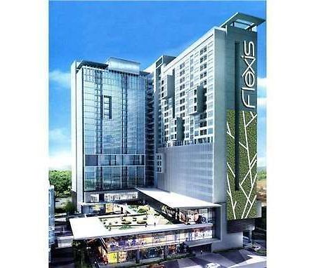 Premier Times International Hotel เซอรีเคมบางัน ภายนอก รูปภาพ