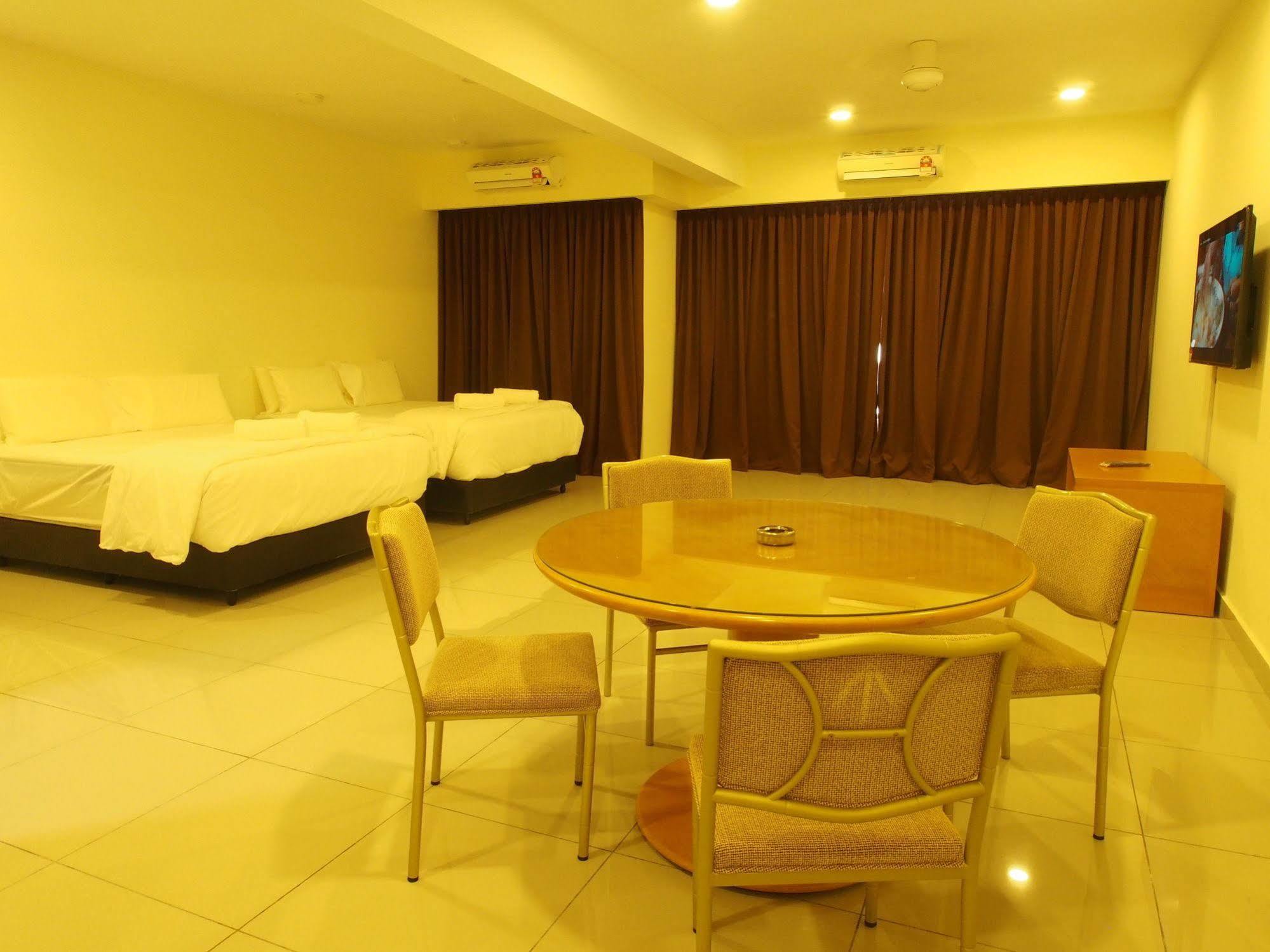 Premier Times International Hotel เซอรีเคมบางัน ภายนอก รูปภาพ