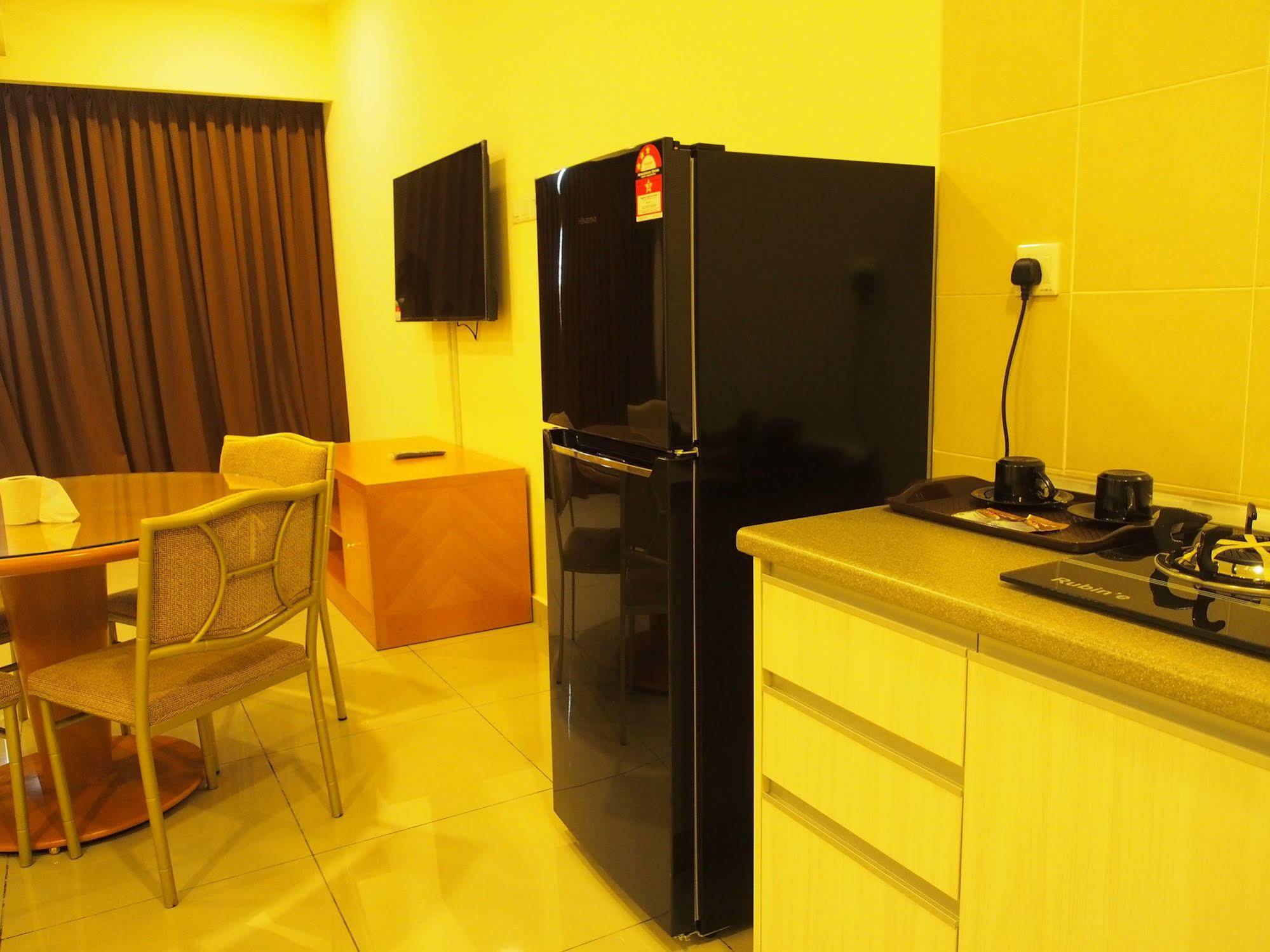 Premier Times International Hotel เซอรีเคมบางัน ภายนอก รูปภาพ
