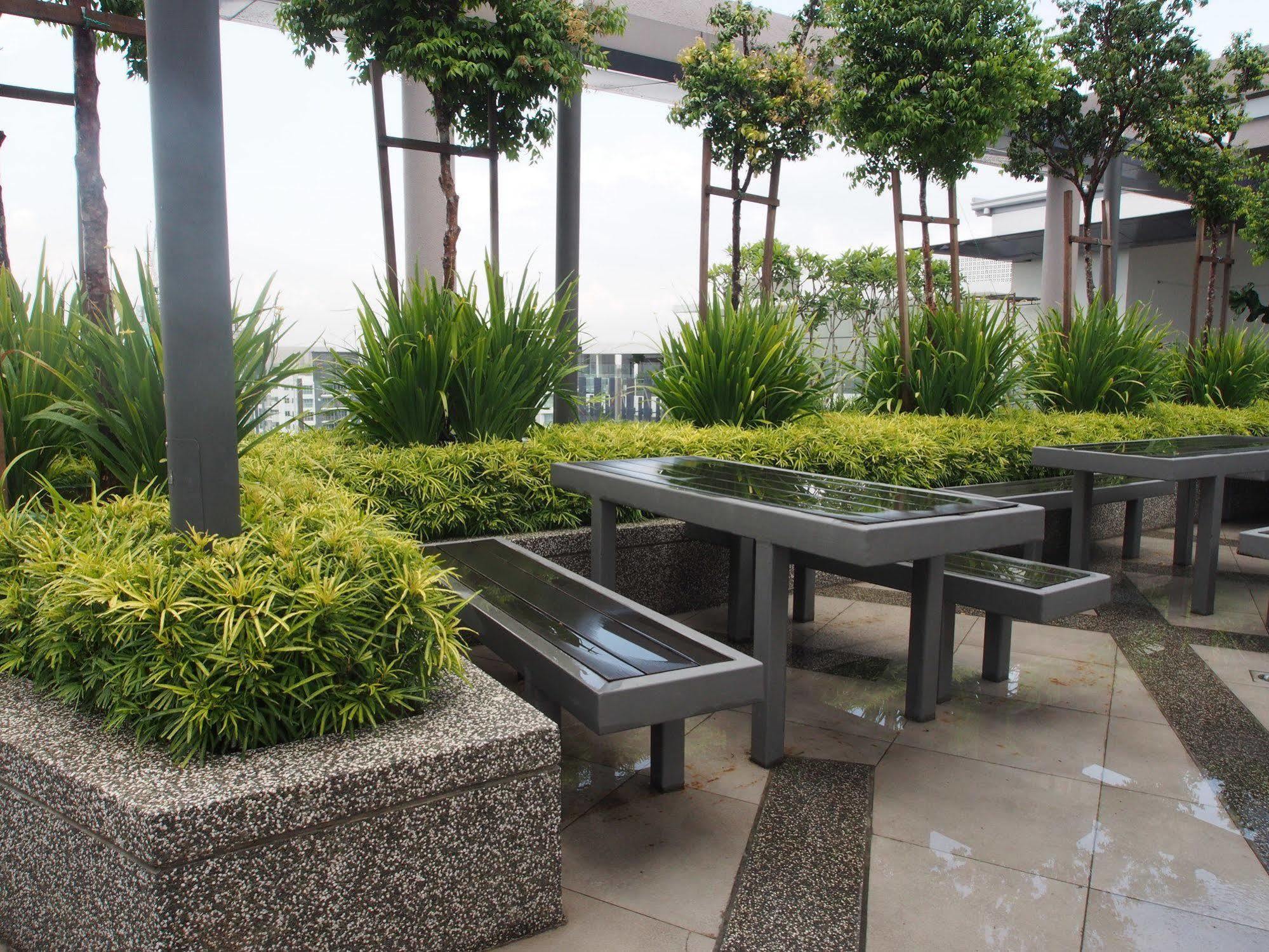 Premier Times International Hotel เซอรีเคมบางัน ภายนอก รูปภาพ